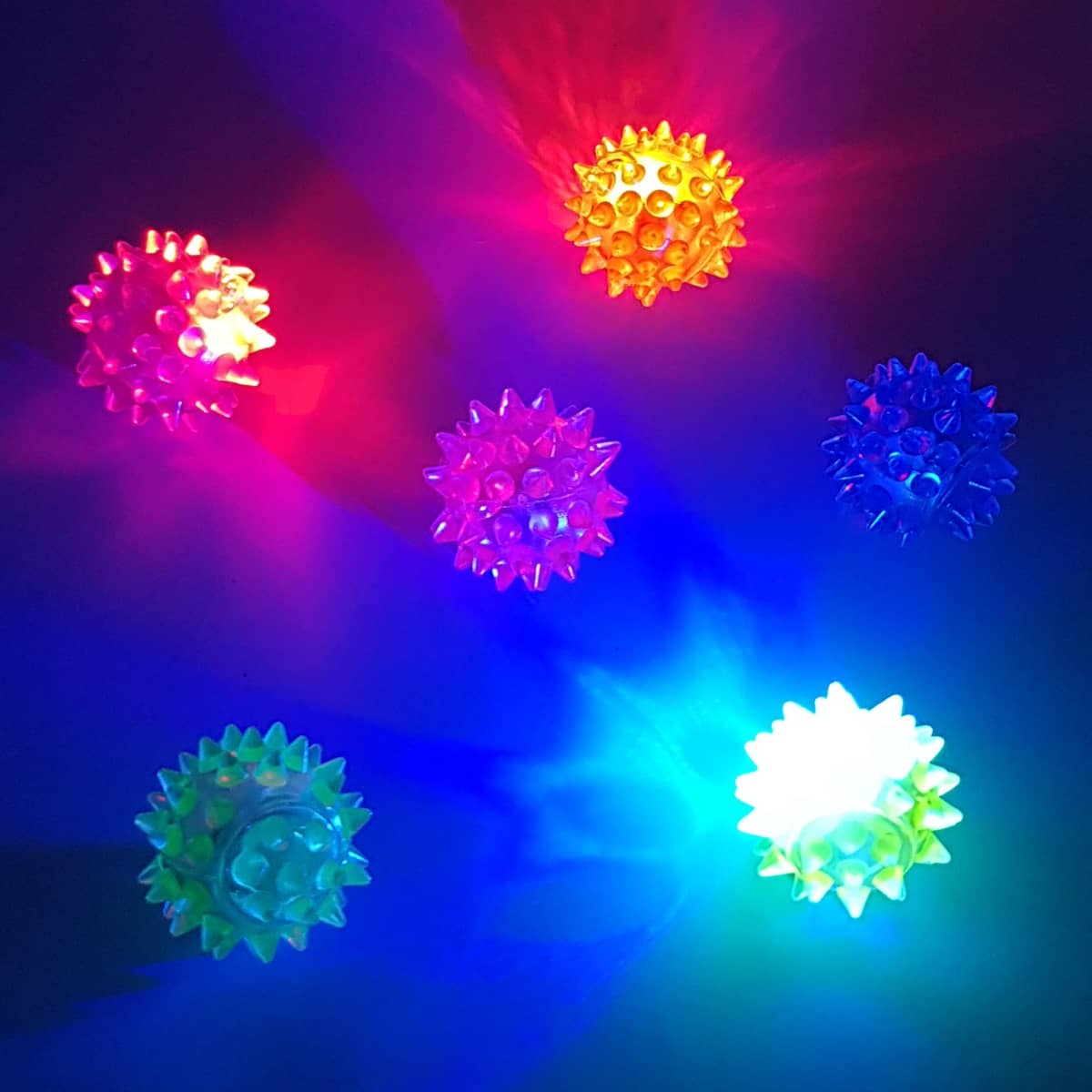 Igel-Flummis, leuchtend Springbälle mit LED-Leuchtfunktion
