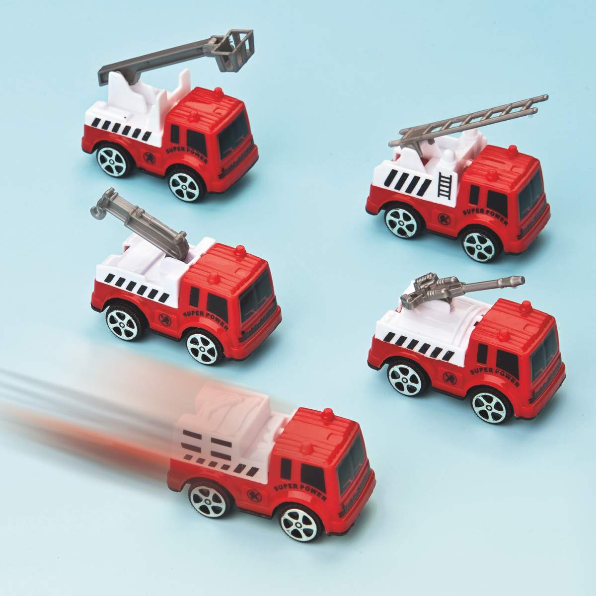 Feuerwehr-Autos-mit-Rueckzug Rettungsfahrzeuge