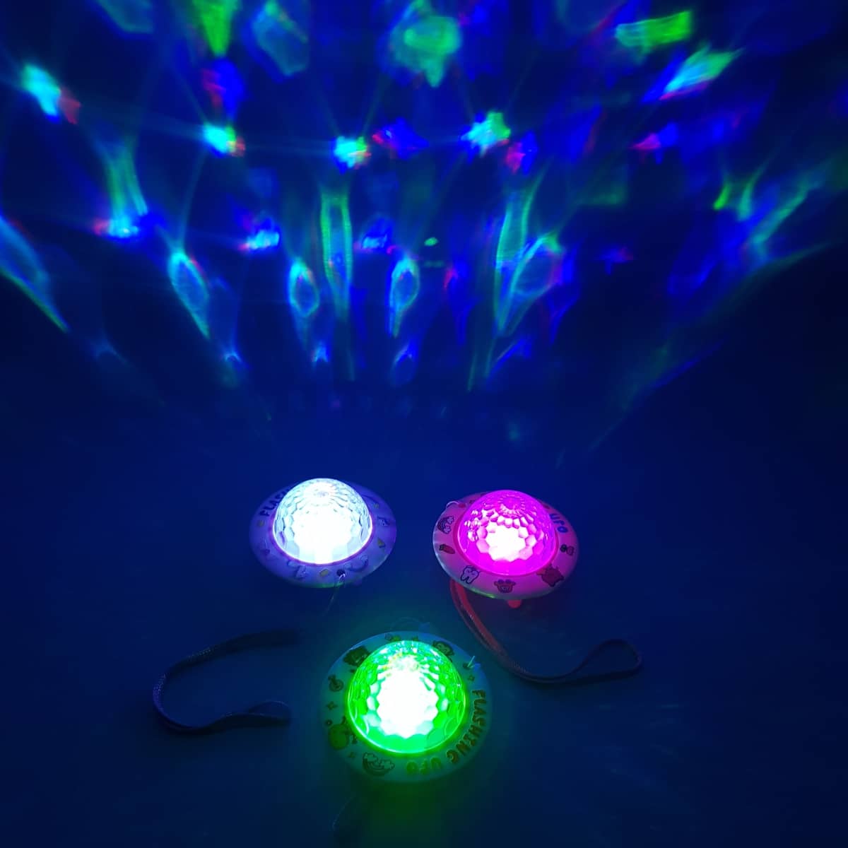 Leuchtende Ufos mit Farbwechsel Raumschiffe mit Ein/Aus-Schalter als Nachtlicht im Kinderzimmer nutzbar
