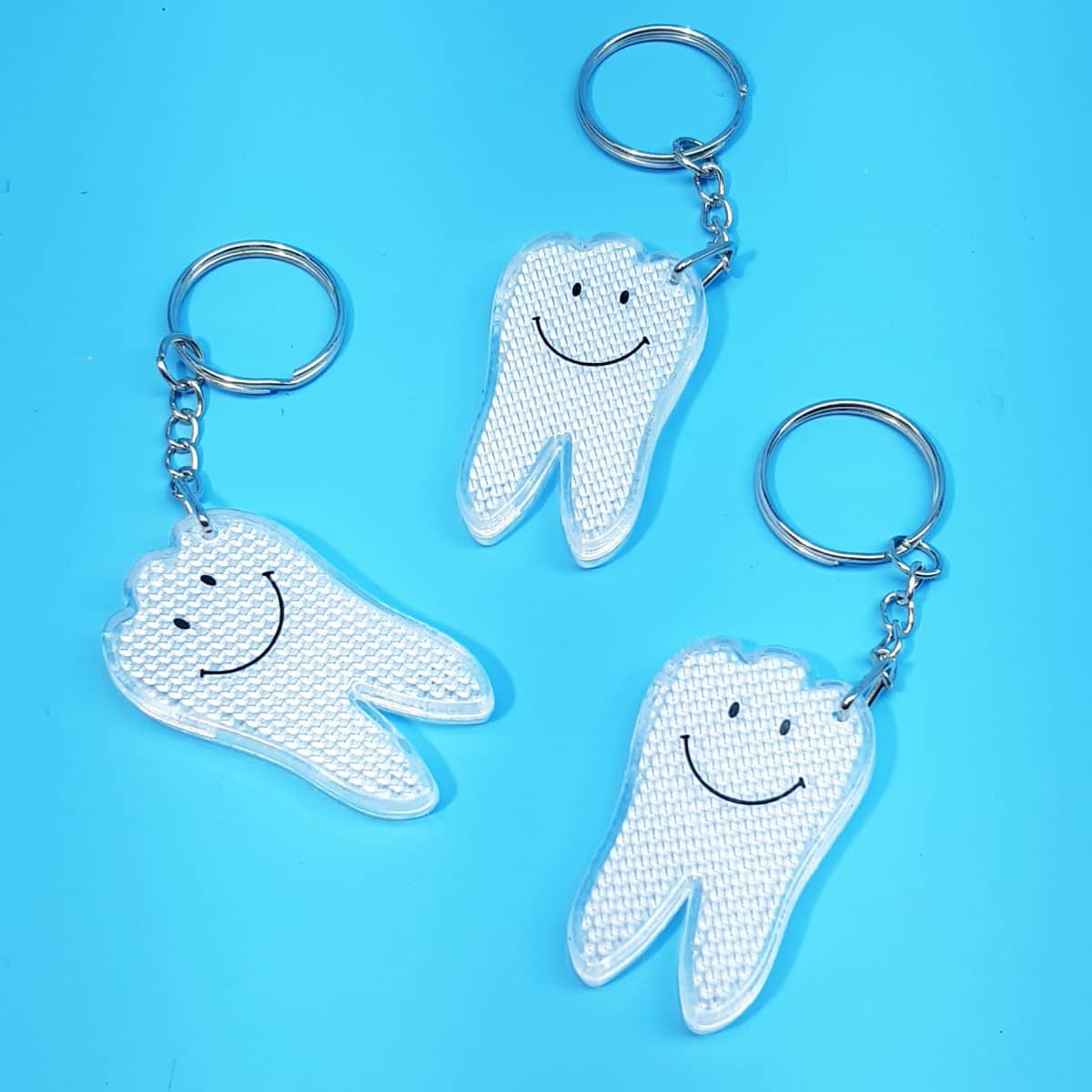 Reflektoren Zahn mit Schlüsselring Praktischer Schlüsselanhänger als Zahn-Motiv mit Sicherheits-Funktion