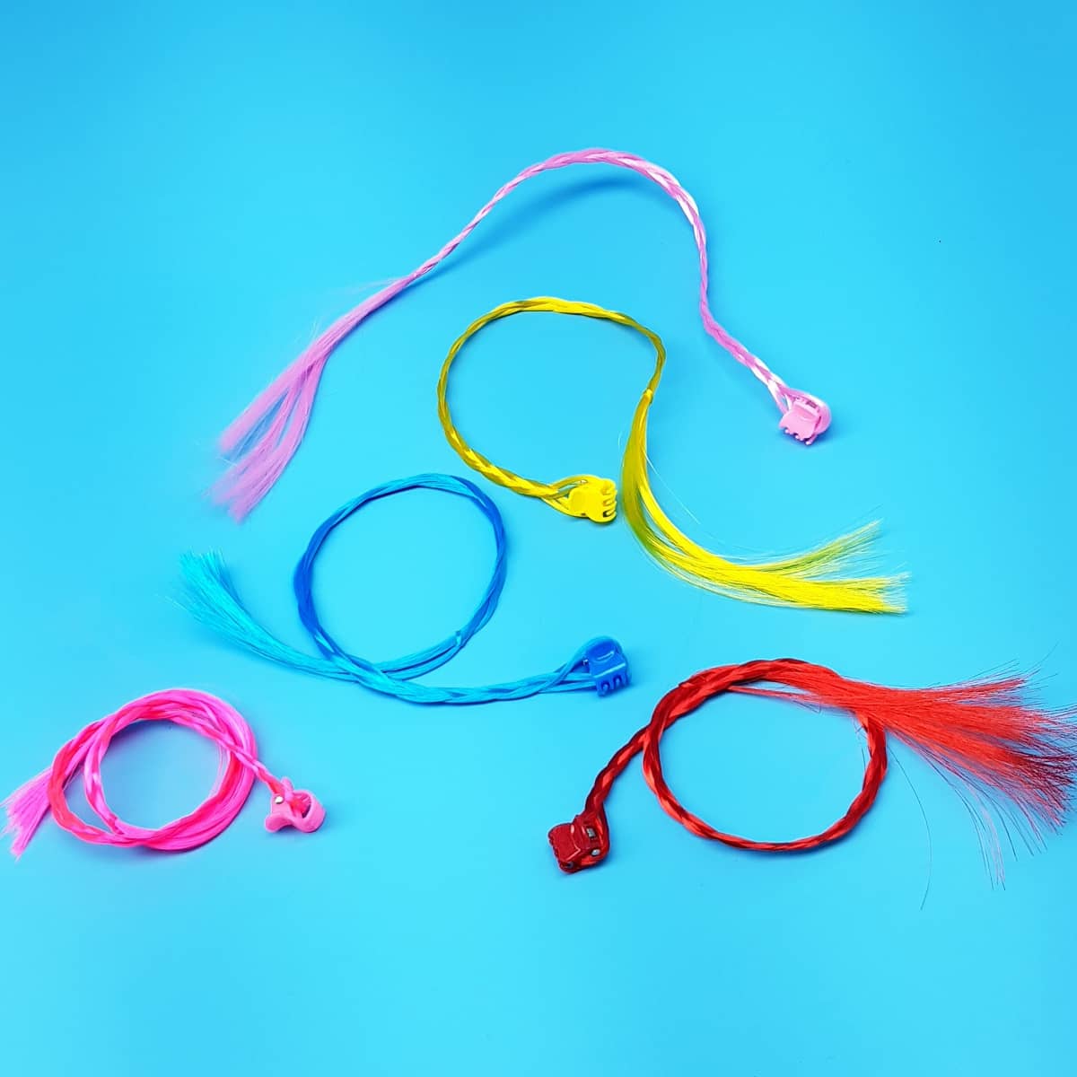 bunte geflochtene Haarsträhnen für Kinder