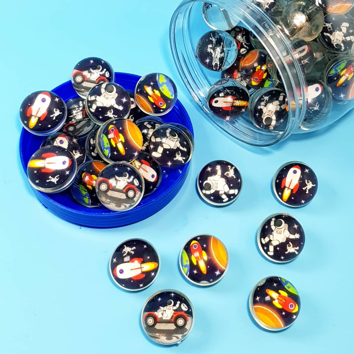 Flummis Space in der Dose Springbälle mit Weltraum-Motiven in einer Klarsichtbox